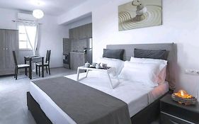 Avalon Cosy Apartments Kiku Studio For 2 With Shared Swimming Pool